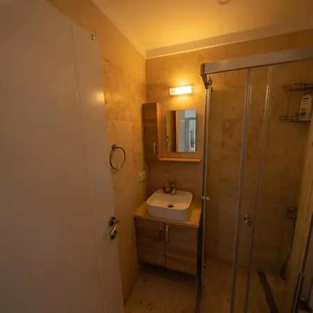 Ilya 1 Apart Otel *