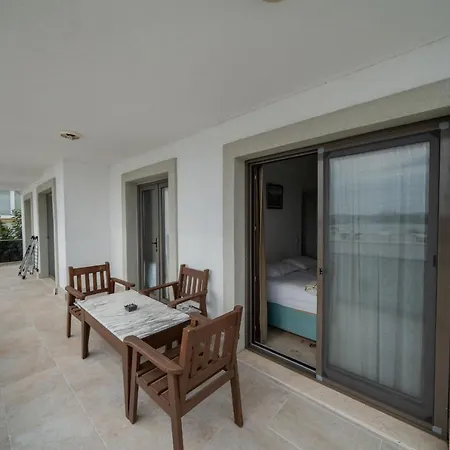 Ilya 1 Hotel apartamentowy 4*